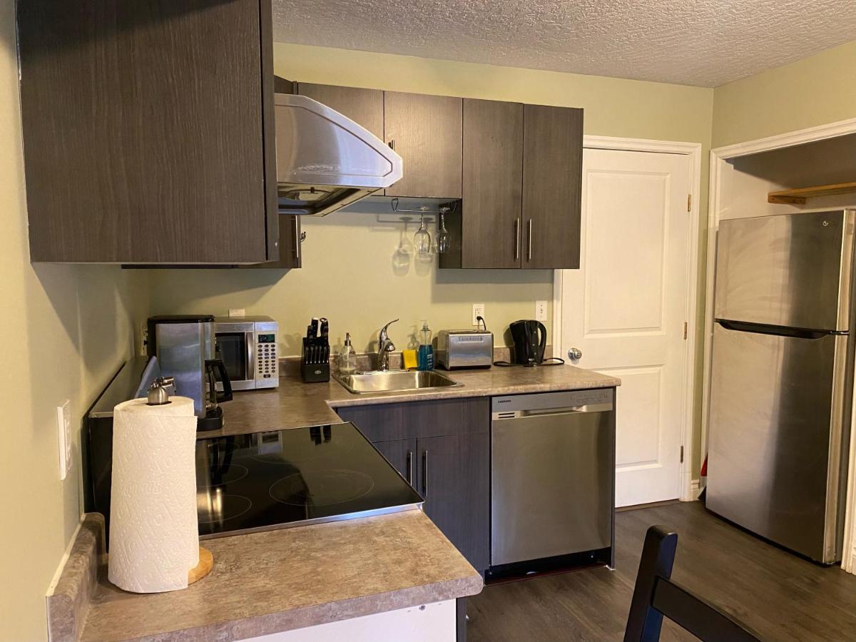 1 Bedroom Suite In Langford. Victoria Dış mekan fotoğraf