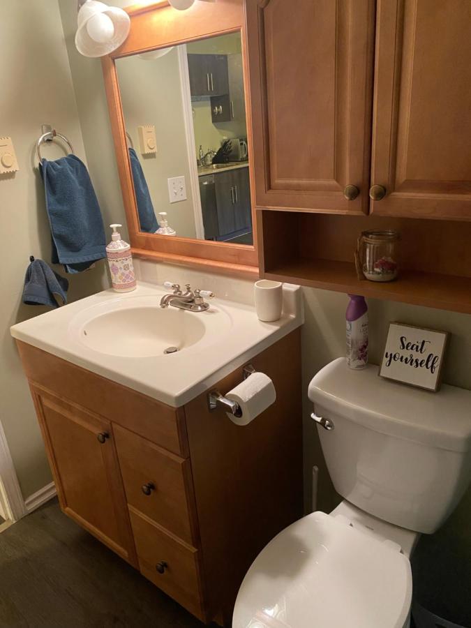 1 Bedroom Suite In Langford. Victoria Dış mekan fotoğraf