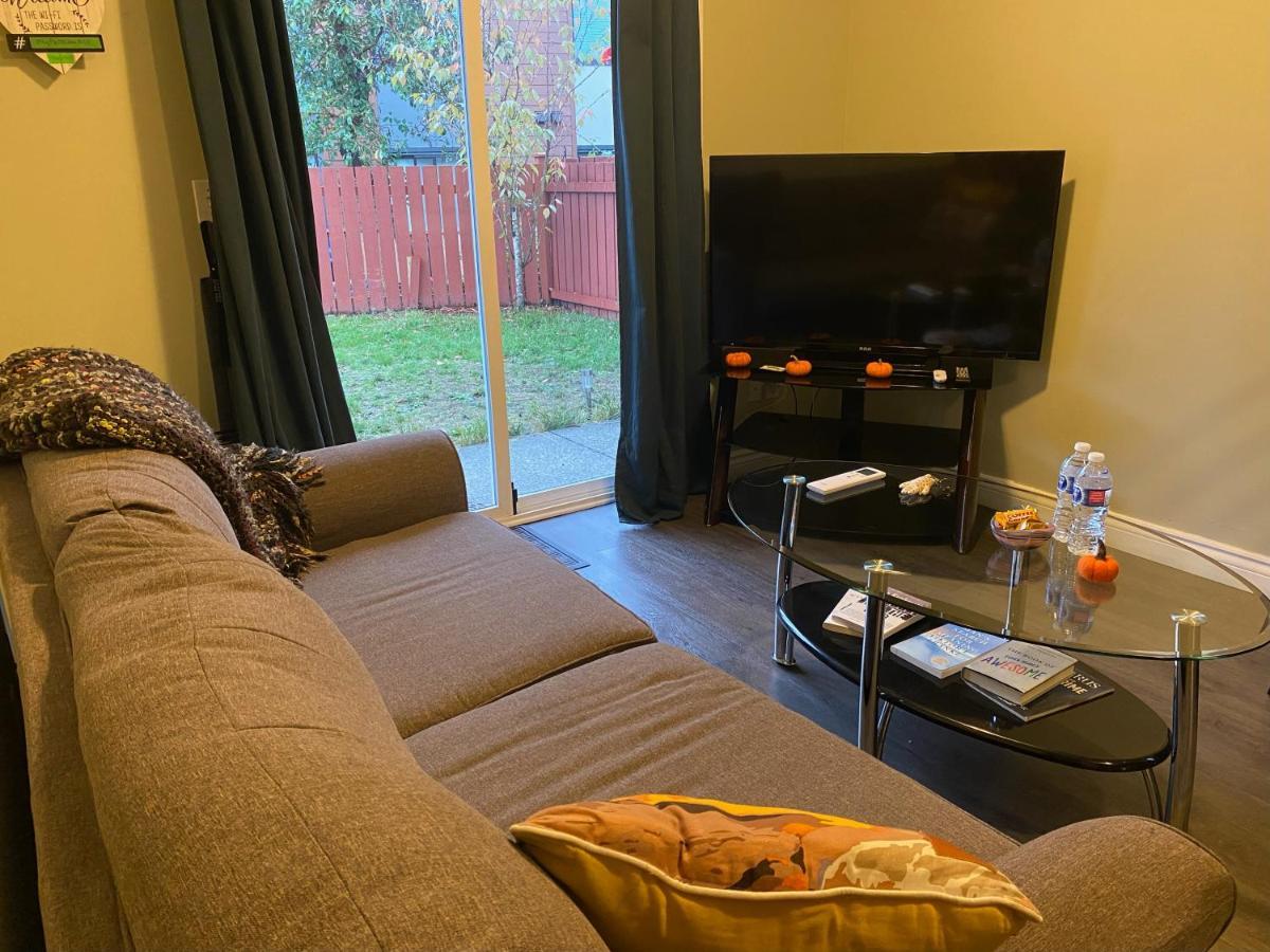 1 Bedroom Suite In Langford. Victoria Dış mekan fotoğraf